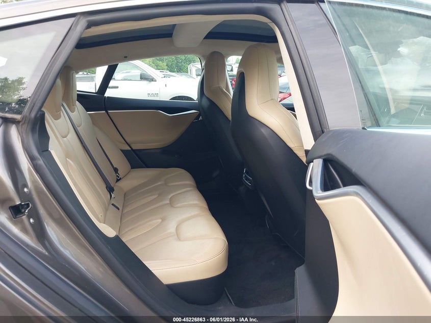 2015 Tesla Model s VIN 5YJSA1E26FF119607 IAAI salvage auction — NORMAL WEAR, Salvage Title, sold $9,500 on 2026-07-06 (photo 8)