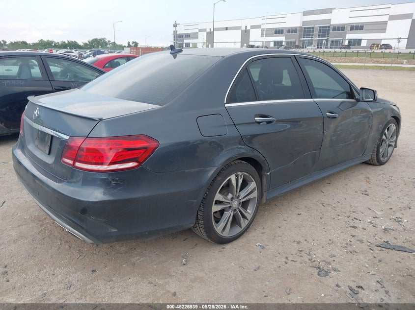 2016 Mercedes-benz E-klasse VIN WDDHF5KB7GB283871 IAAI salvage auction — RIGHT SIDE, Salvage Title, sold $2,500 on 2026-08-18 (photo 4)