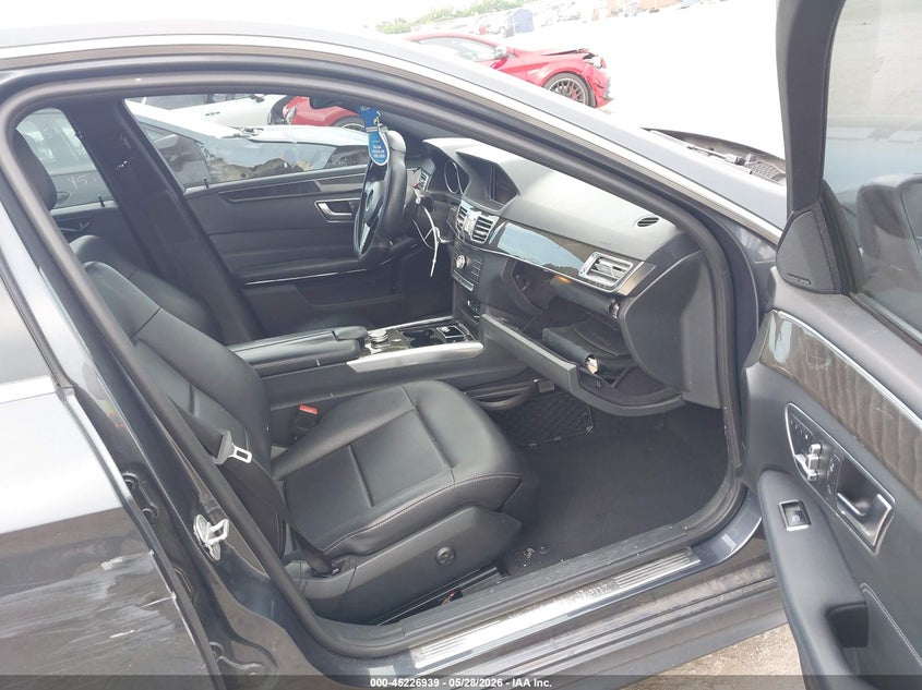 2016 Mercedes-benz E-klasse VIN WDDHF5KB7GB283871 IAAI salvage auction — RIGHT SIDE, Salvage Title, sold $2,500 on 2026-08-18 (photo 5)