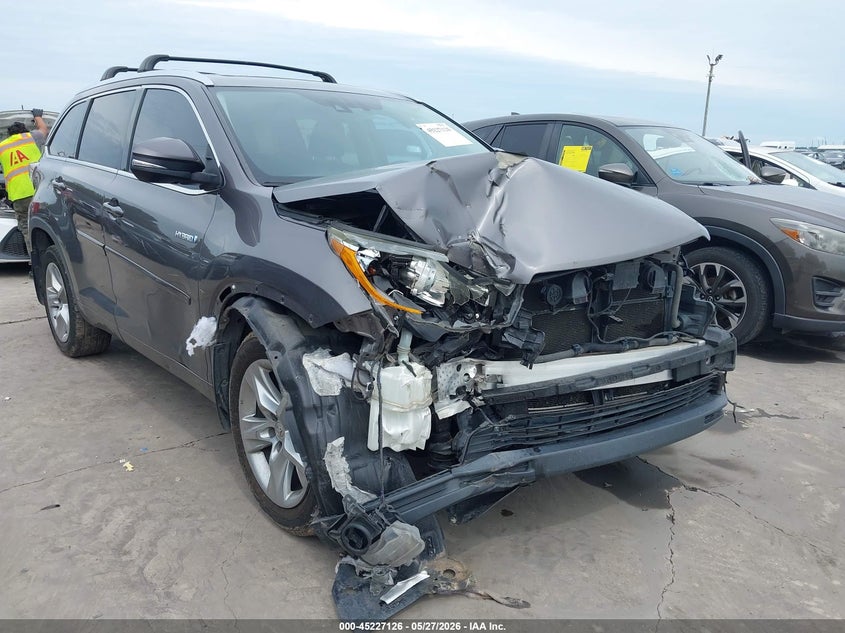 2015 Toyota VIN 5TDDCRFH7FS013182 IAAI salvage auction — FRONT END, Original (Texas), sold $3,550 on 2026-07-28 (photo 1)