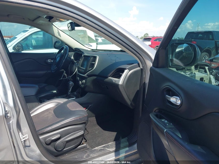 2014 Jeep Cherokee VIN 1C4PJMBS3EW180919 IAAI salvage auction — SIDE, Salvage Title, sold $1,350 on 2026-07-09 (photo 5)