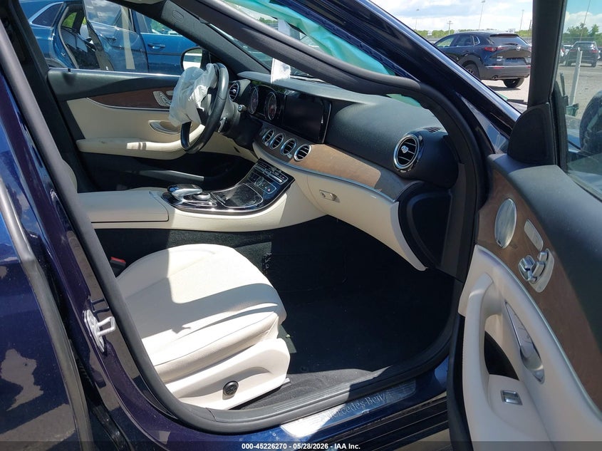 2017 Mercedes-benz E-klasse VIN WDDZF4KB7HA031821 IAAI salvage auction — SIDE, Salvage (Rhode Island), sold $4,250 on 2026-07-30 (photo 5)