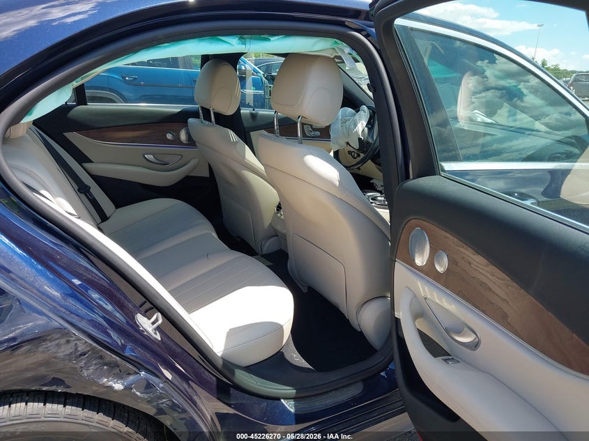 2017 Mercedes-benz E-klasse VIN WDDZF4KB7HA031821 IAAI salvage auction — SIDE, Salvage (Rhode Island), sold $4,250 on 2026-07-30 (photo 8)