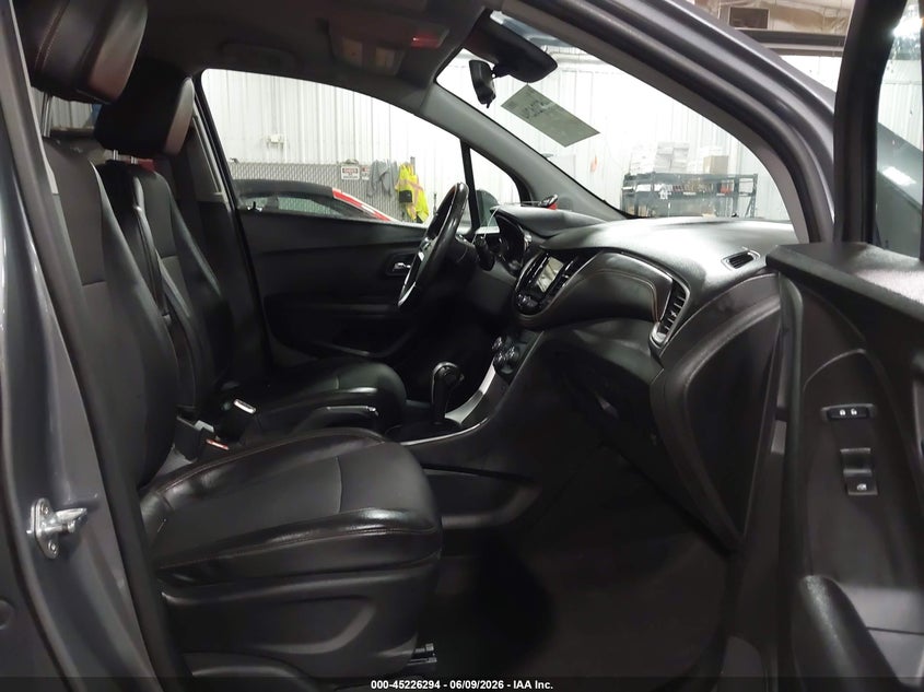 2019 Chevrolet Trax VIN KL7CJLSB3KB847660 IAAI salvage auction — LEFT FRONT, Salvage (Illinois), sold $525 on 2026-07-28 (photo 5)