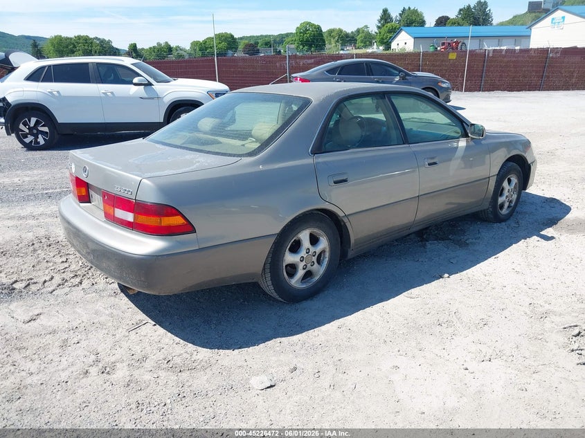 1999 Lexus Es 300 VIN JT8BF28G5X0231831 IAAI salvage auction — NORMAL WEAR, Clear (Virginia), sold $300 on 2026-07-15 (photo 4)