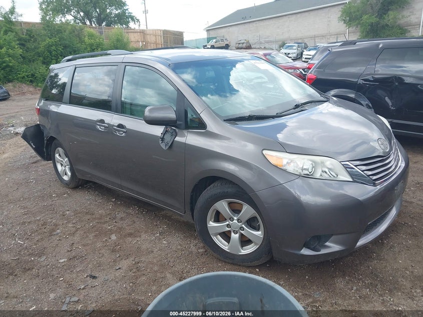 2016 Toyota Sienna VIN 5TDKK3DC8GS753582 IAAI salvage auction — UNKNOWN, Salvage (Minnesota), sold $725 on 2026-07-22 (photo 1)