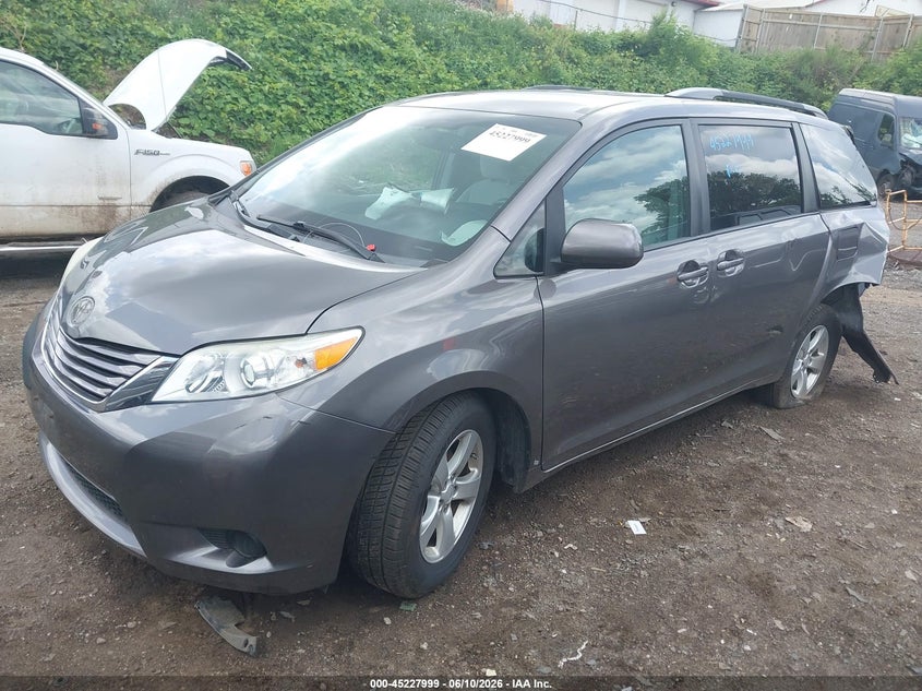 2016 Toyota Sienna VIN 5TDKK3DC8GS753582 IAAI salvage auction — UNKNOWN, Salvage (Minnesota), sold $725 on 2026-07-22 (photo 2)