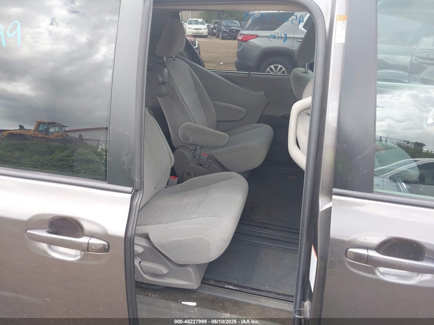 2016 Toyota Sienna VIN 5TDKK3DC8GS753582 IAAI salvage auction — UNKNOWN, Salvage (Minnesota), sold $725 on 2026-07-22 (photo 8)