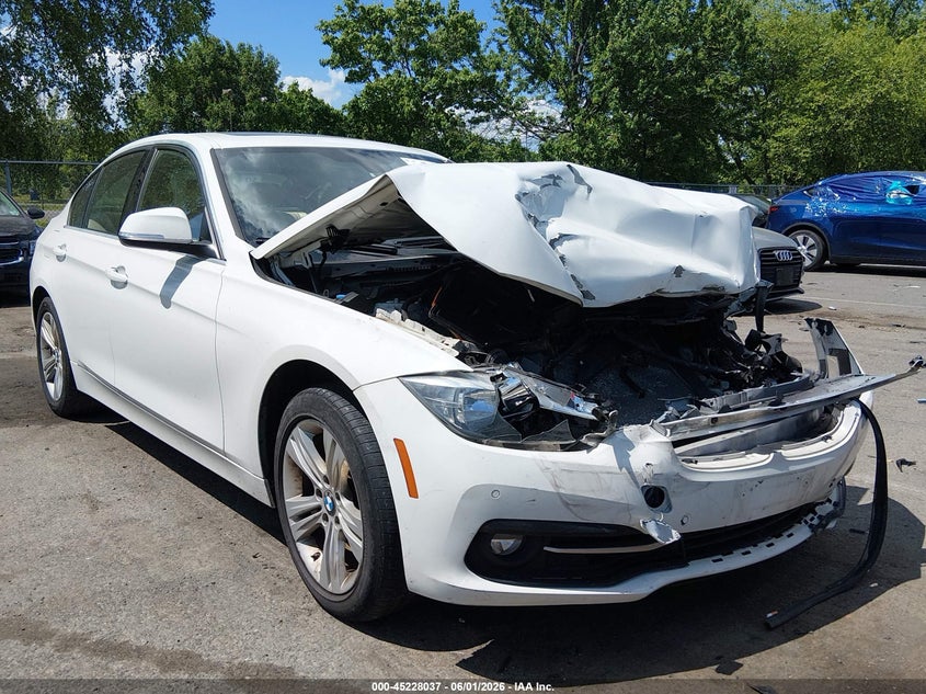 2017 BMW 3er VIN WBA8D9G35HNU61749 IAAI salvage auction — FRONT END, Salvage Title, sold $700 on 2026-08-10 (photo 1)