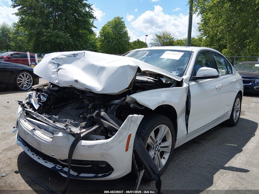 2017 BMW 3er VIN WBA8D9G35HNU61749 IAAI salvage auction — FRONT END, Salvage Title, sold $700 on 2026-08-10 (photo 2)