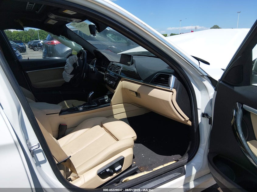 2017 BMW 3er VIN WBA8D9G35HNU61749 IAAI salvage auction — FRONT END, Salvage Title, sold $700 on 2026-08-10 (photo 5)