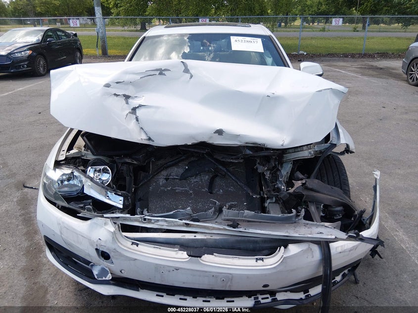 2017 BMW 3er VIN WBA8D9G35HNU61749 IAAI salvage auction — FRONT END, Salvage Title, sold $700 on 2026-08-10 (photo 6)