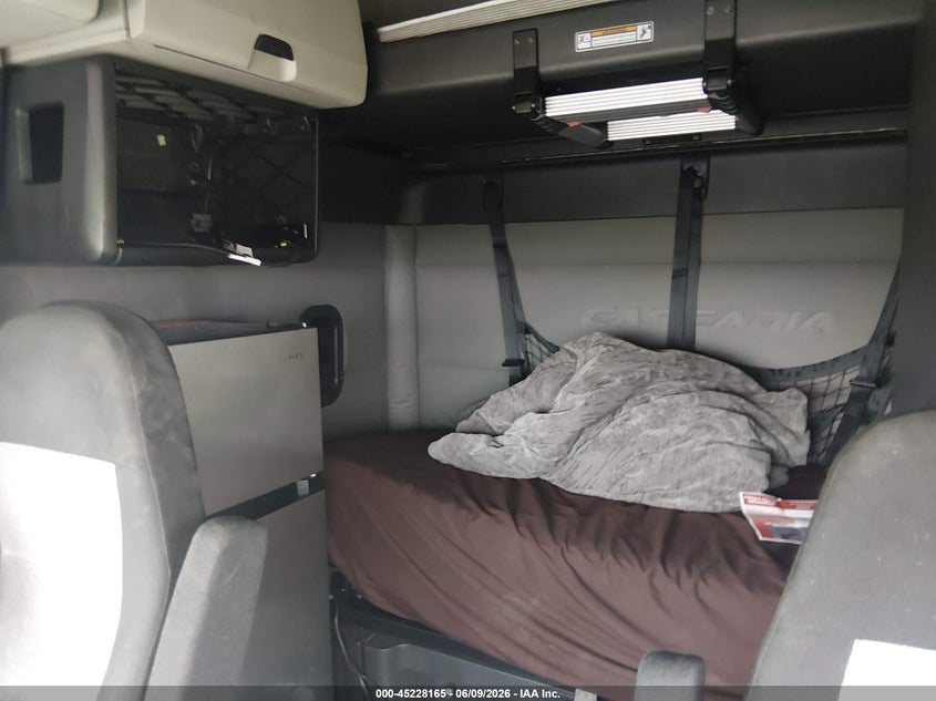 2020 Freightliner New cascadia 126 VIN 3AKJHHDR0LSLX7917 IAAI salvage auction — FRONT END, Salvage (Minnesota), sold $4,700 on 2026-08-16 (photo 6)