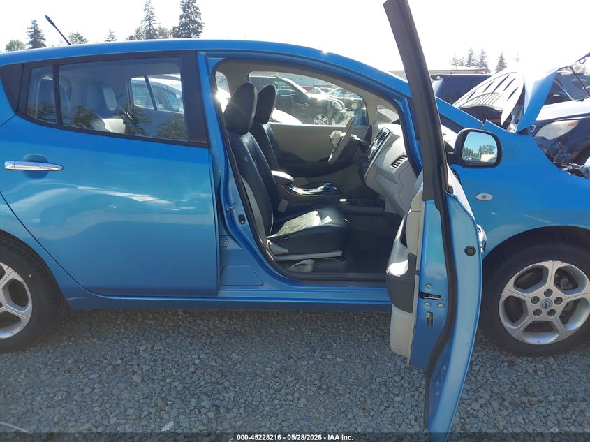 2011 Nissan Leaf VIN JN1AZ0CP3BT001327 IAAI salvage auction — FRONT END, Bill Of Sale (Washington), sold $250 on 2026-07-08 (photo 5)