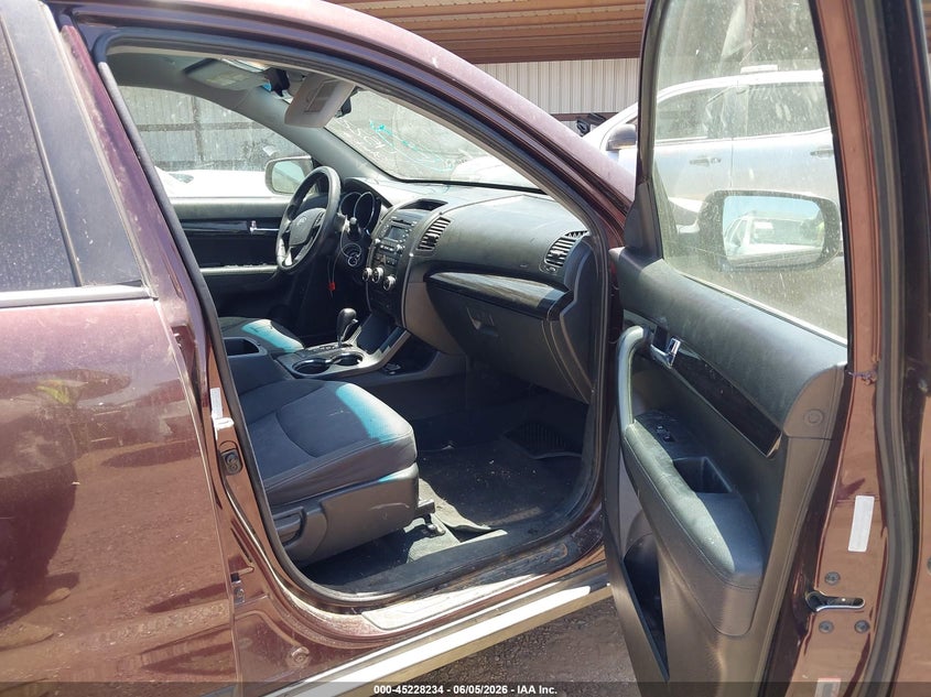 2011 Kia Sorento VIN 5XYKT4A29BG142738 IAAI salvage auction — NORMAL WEAR, Clear (Montana), sold $650 on 2026-07-28 (photo 5)