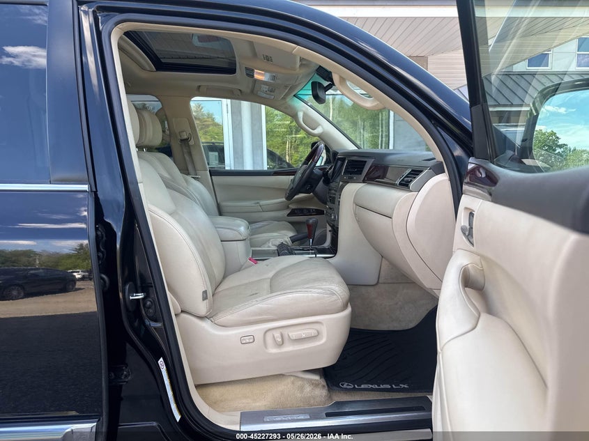 2015 Lexus Lx 570 VIN JTJHY7AX9F4181761 IAAI salvage auction — NORMAL WEAR, Clear (Oklahoma), sold $24,650 on 2026-07-08 (photo 5)