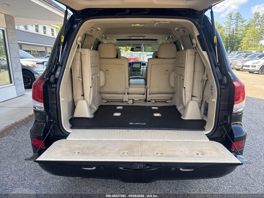 2015 Lexus Lx 570 VIN JTJHY7AX9F4181761 IAAI salvage auction — NORMAL WEAR, Clear (Oklahoma), sold $24,650 on 2026-07-08 (photo 6)