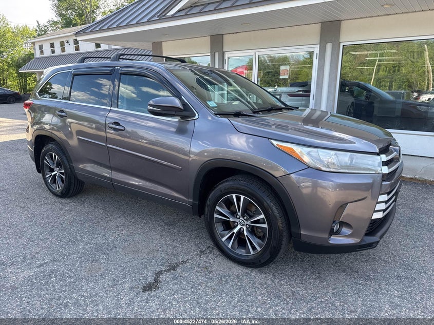 2018 Toyota Highlander VIN 5TDBZRFH6JS913523 IAAI salvage auction — NORMAL WEAR, Clear (New York), sold $9,925 on 2026-07-08 (photo 1)