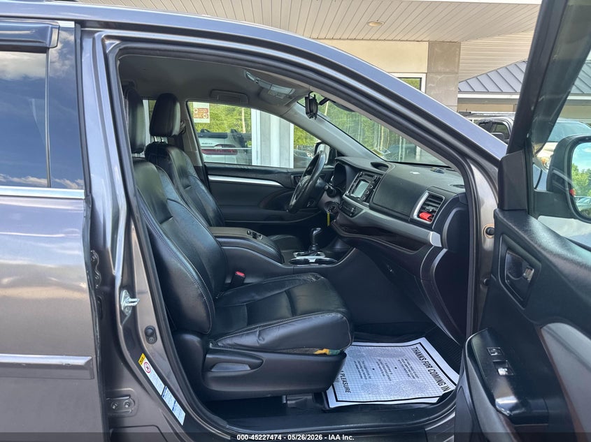 2018 Toyota Highlander VIN 5TDBZRFH6JS913523 IAAI salvage auction — NORMAL WEAR, Clear (New York), sold $9,925 on 2026-07-08 (photo 5)