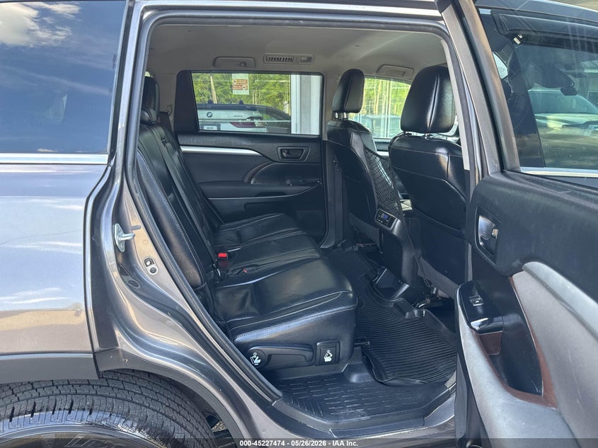 2018 Toyota Highlander VIN 5TDBZRFH6JS913523 IAAI salvage auction — NORMAL WEAR, Clear (New York), sold $9,925 on 2026-07-08 (photo 8)