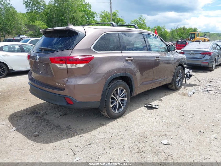 2017 Toyota Highlander VIN 5TDJZRFH3HS386773 IAAI salvage auction — FRONT END, Salvage (New Hampshire), sold $7,300 on 2026-07-29 (photo 4)