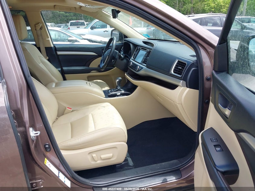 2017 Toyota Highlander VIN 5TDJZRFH3HS386773 IAAI salvage auction — FRONT END, Salvage (New Hampshire), sold $7,300 on 2026-07-29 (photo 5)