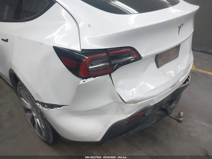 2023 Tesla Model y VIN 7SAYGDEE3PF608085 IAAI salvage auction — REAR END, Salvage Title, sold $9,200 on 2026-07-16 (photo 6)