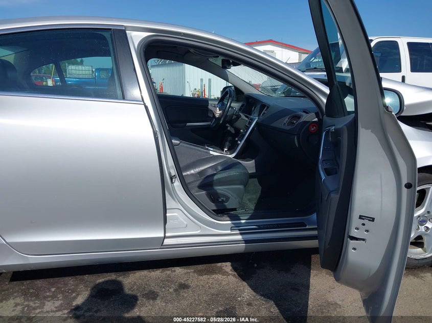 2012 Volvo S60 VIN YV1622FSXC2051145 IAAI salvage auction — FRONT END, Salvage Title, sold $175 on 2026-08-11 (photo 5)