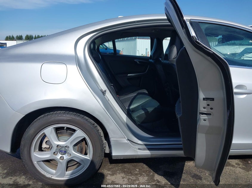 2012 Volvo S60 VIN YV1622FSXC2051145 IAAI salvage auction — FRONT END, Salvage Title, sold $175 on 2026-08-11 (photo 8)