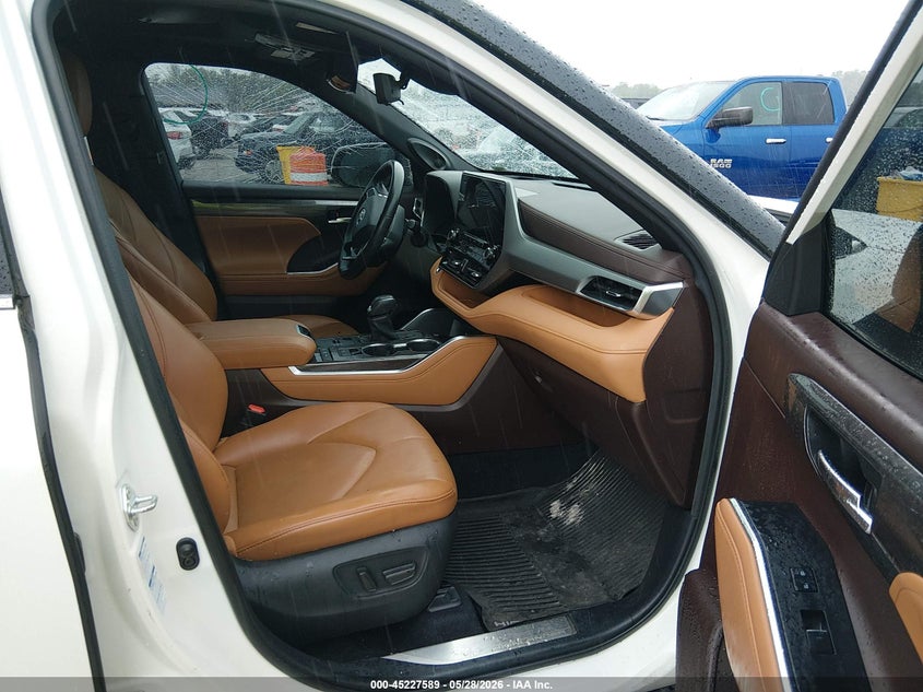 2021 Toyota Highlander VIN 5TDEBRCHXMS019339 IAAI salvage auction — HAIL, Clear (Missouri), sold $21,100 on 2026-07-13 (photo 5)