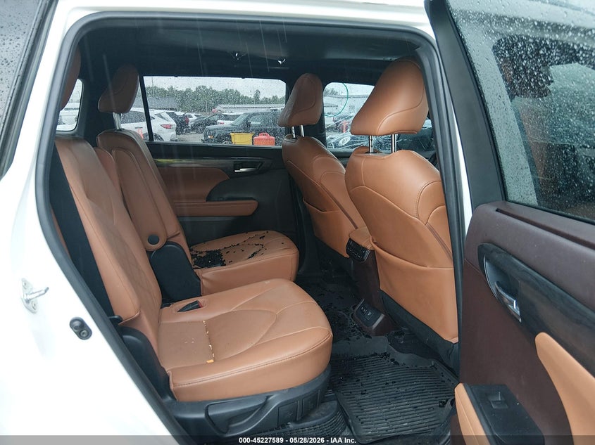 2021 Toyota Highlander VIN 5TDEBRCHXMS019339 IAAI salvage auction — HAIL, Clear (Missouri), sold $21,100 on 2026-07-13 (photo 8)