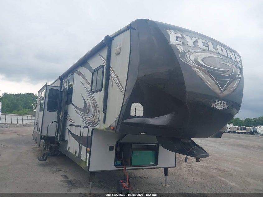 2013 Heartland 4000 cyclone VIN 5SFCG4333DE259979 IAAI salvage auction — HAIL, Original (Texas), sold $225 on 2026-07-29 (photo 1)