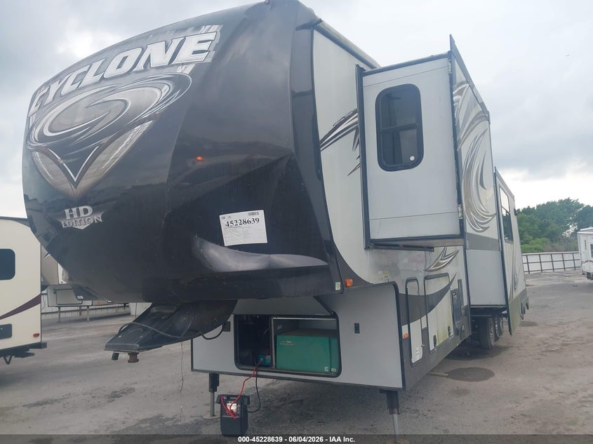 2013 Heartland 4000 cyclone VIN 5SFCG4333DE259979 IAAI salvage auction — HAIL, Original (Texas), sold $225 on 2026-07-29 (photo 2)