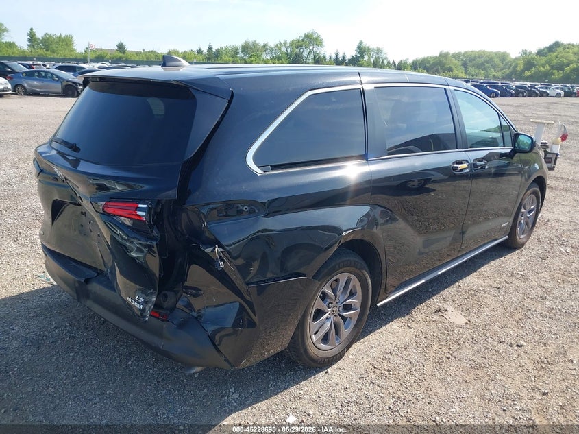 2021 Toyota Sienna VIN 5TDKSKFC2MS026389 IAAI salvage auction — REAR END, Salvage Title, sold $9,600 on 2026-07-15 (photo 4)