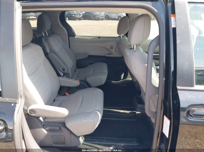 2021 Toyota Sienna VIN 5TDKSKFC2MS026389 IAAI salvage auction — REAR END, Salvage Title, sold $9,600 on 2026-07-15 (photo 8)