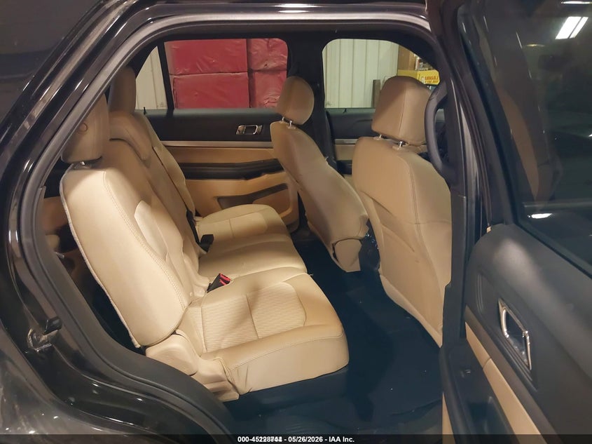 2017 Ford Explorer VIN 1FM5K8B8XHGD58805 IAAI salvage auction — NORMAL WEAR, SF97 (South Dakota), sold $15,075 on 2026-07-09 (photo 8)
