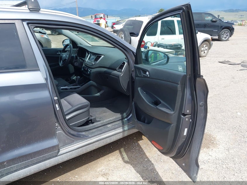 2017 Hyundai Tucson VIN KM8J3CA40HU281134 IAAI salvage auction — LEFT REAR, Salvage Title, sold $1,300 on 2026-07-29 (photo 5)