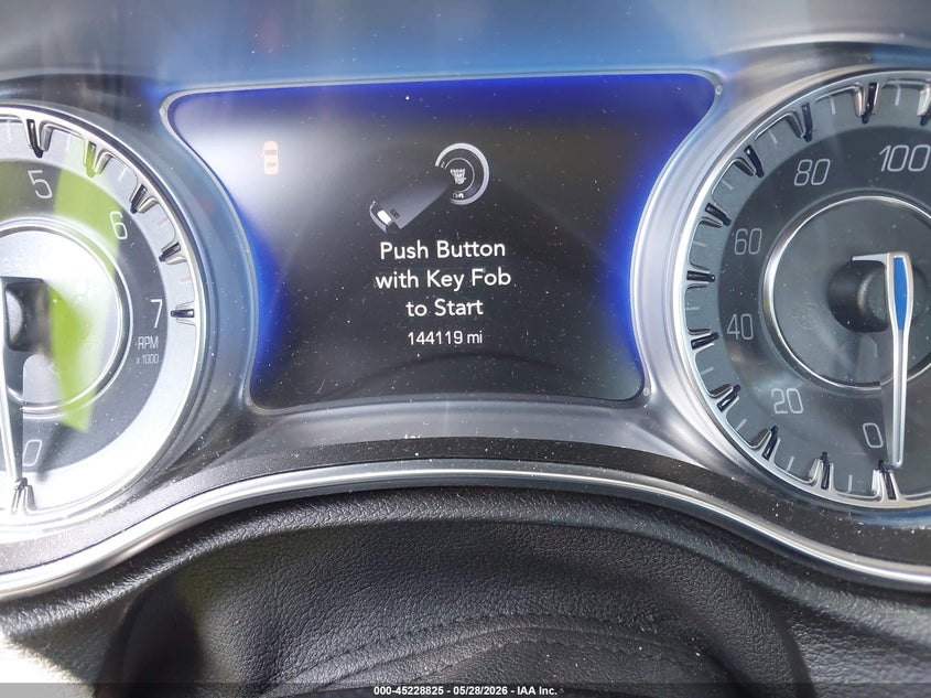 2019 Chrysler 300 VIN 2C3CCAEG5KH609717 IAAI salvage auction — RIGHT FRONT, Salvage Title, sold $1,750 on 2026-08-31 (photo 7)