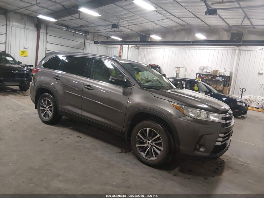 2019 Toyota Highlander VIN 5TDJZRFHXKS622861 IAAI salvage auction — HAIL, Salvage Title, sold $14,750 on 2026-07-28 (photo 1)