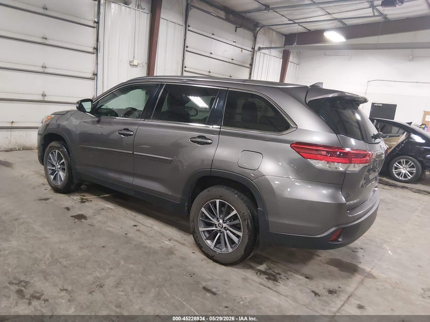 2019 Toyota Highlander VIN 5TDJZRFHXKS622861 IAAI salvage auction — HAIL, Salvage Title, sold $14,750 on 2026-07-28 (photo 3)