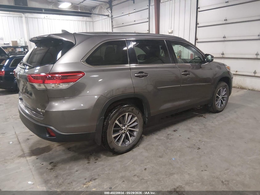 2019 Toyota Highlander VIN 5TDJZRFHXKS622861 IAAI salvage auction — HAIL, Salvage Title, sold $14,750 on 2026-07-28 (photo 4)