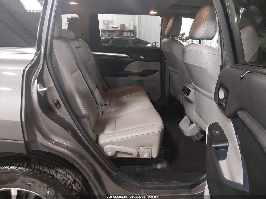 2019 Toyota Highlander VIN 5TDJZRFHXKS622861 IAAI salvage auction — HAIL, Salvage Title, sold $14,750 on 2026-07-28 (photo 8)