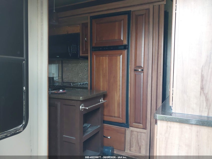 2014 Kz-rv Durango 345se VIN 4EZFV3622E6097906 IAAI salvage auction — REAR END, Original (Texas), sold $4,400 on 2026-09-22 (photo 5)