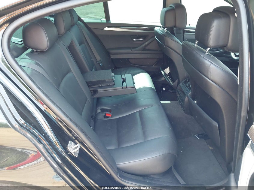 2013 BMW 5er VIN WBAXH5C59DDW13662 IAAI salvage auction — NORMAL WEAR, Clear (Virginia), sold $850 on 2026-07-08 (photo 8)