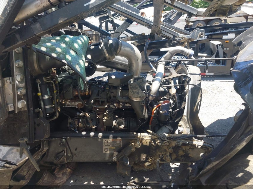 2024 Peterbilt 389 VIN 1NPXLP9X6RD611566 IAAI salvage auction — ALL OVER, Non-Repairable (California), sold $525 on 2026-07-29 (photo 9)