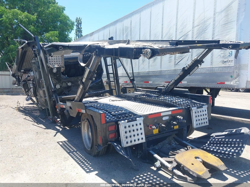 2024 Peterbilt 389 VIN 1NPXLP9X6RD611566 IAAI salvage auction — ALL OVER, Non-Repairable (California), sold $525 on 2026-07-29 (photo 3)