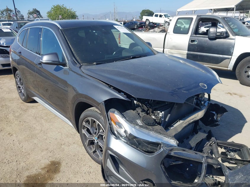 2021 BMW X1 VIN WBXJG7C00M5U22978 IAAI salvage auction — FRONT END, Salvage Title, sold $5,500 on 2026-07-22 (photo 1)