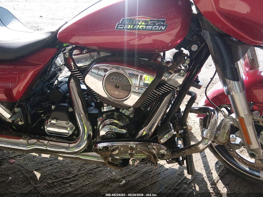 2025 Harley-Davidson FLHX VIN 1HD1KB718SB645350 IAAI salvage auction — LEFT SIDE, Wait Title, sold $9,000 on 2026-09-18 (photo 8)