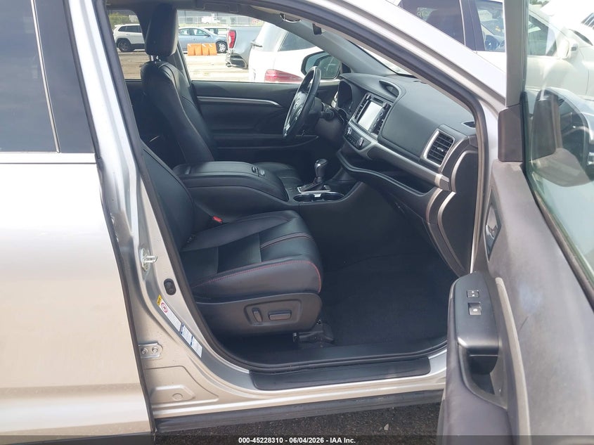 2019 Toyota Highlander VIN 5TDJZRFH6KS614692 IAAI salvage auction — LEFT REAR, Salvage Title, sold $10,900 on 2026-07-21 (photo 5)