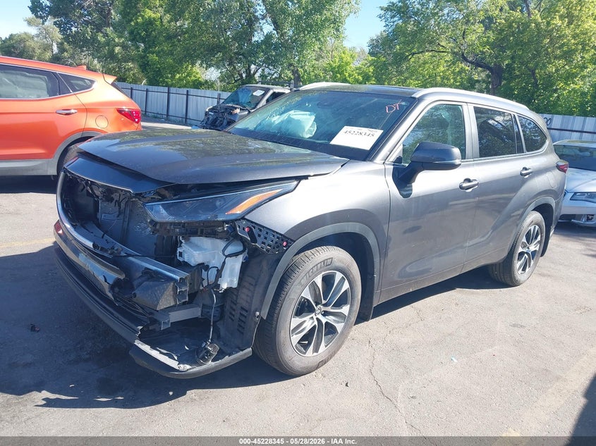 2025 Toyota Highlander VIN 5TDKDRBH1SS588656 IAAI salvage auction — FRONT END, Salvage (Utah), sold $15,550 on 2026-08-22 (photo 2)